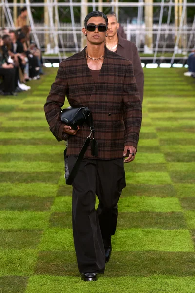 Look 32